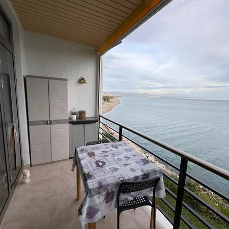 Playa La Carihuela トレモリノス